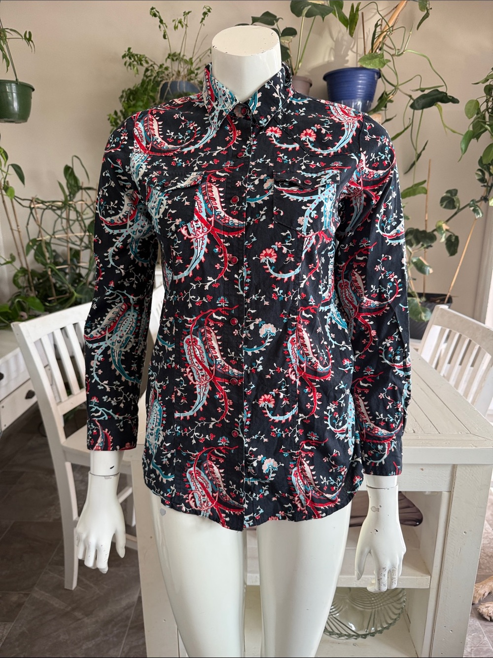 Women's cruel Girl Black Paisley Button-Up Shirt - Blue & Red Pattern Sm
